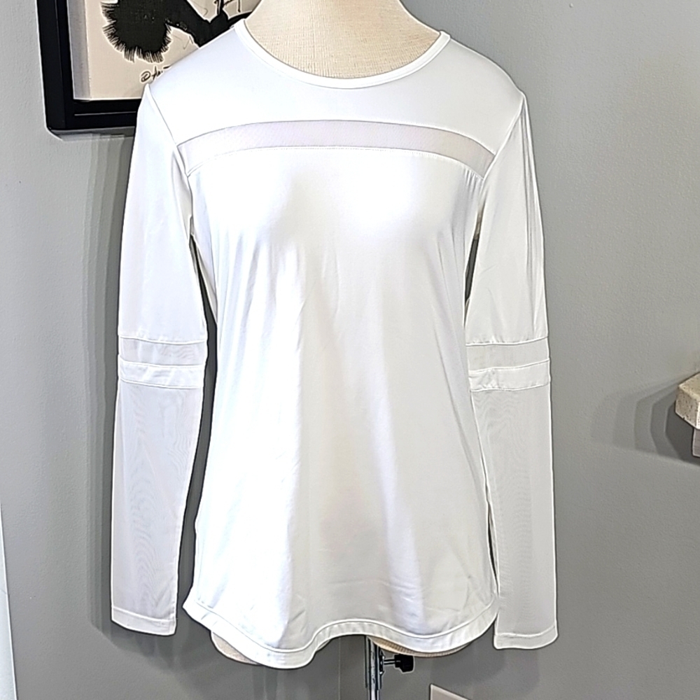 Levelwear Activewear top. Great for any sport. White stretch. Size medium. Nice.